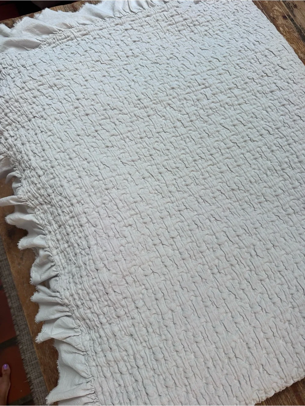 PiuBelle Linen coverlet with soft ruffle edge , size king